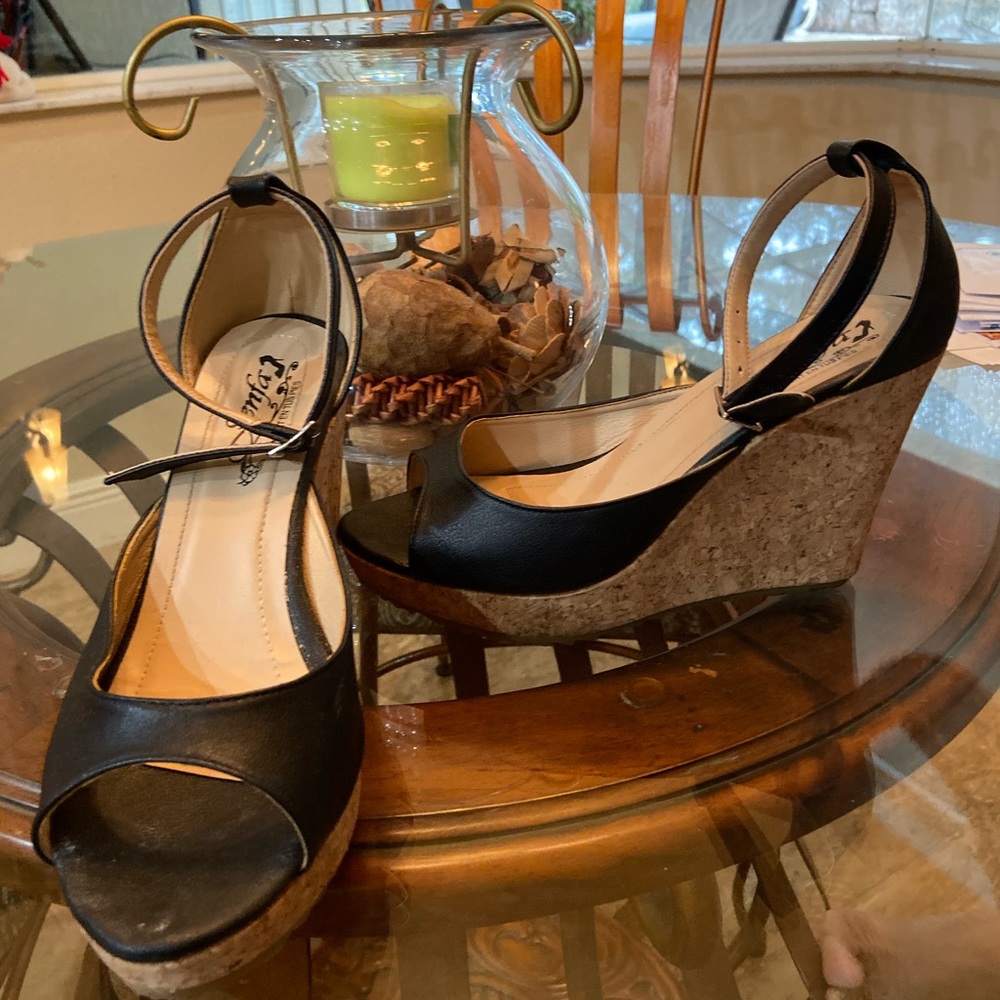 Stylish wedges - Picture 2 of 3